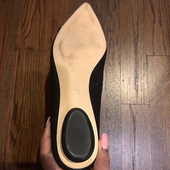 Zara Black with gold chain pointy toe flats. Size US 6.5 UK 37 - Picture 2 of 5